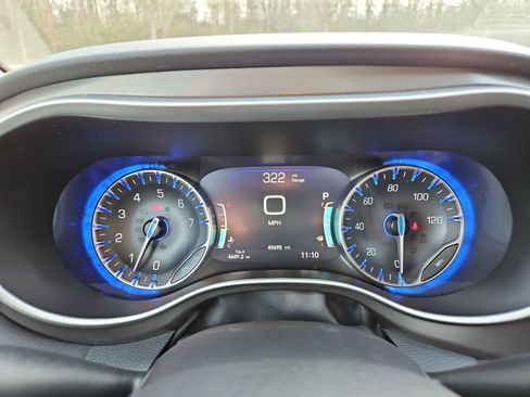 Used 2024 Chrysler Pacifica Touring-L image 24