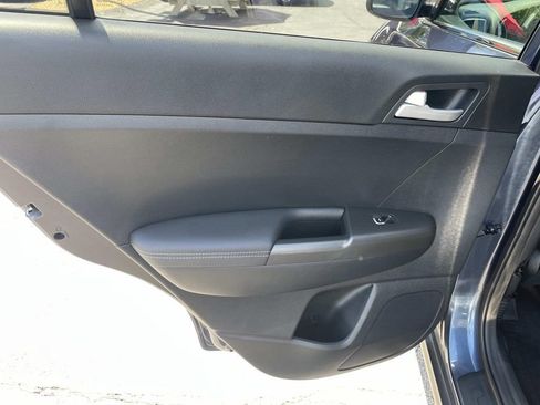 Used 2022 Kia Sportage LX AWD/4WD image 16