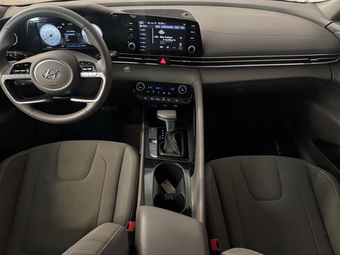 Used 2022 Hyundai Elantra SEL w/ Convenience Package FWD image 19