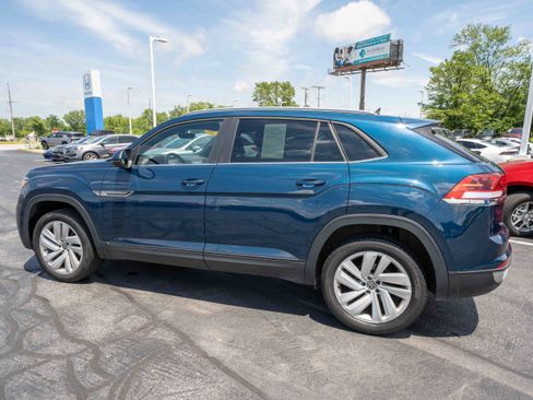 Used 2021 Volkswagen Atlas Cross Sport SE w/ Panoramic Sunroof Package FWD image 4