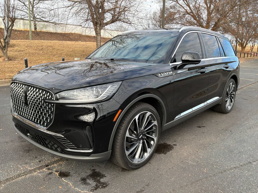 Certified 2025 Lincoln Aviator Reserve w/ Illumination Package RWD image 9