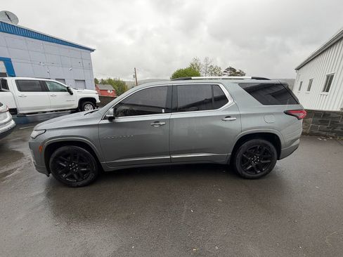 Used 2023 Chevrolet Traverse Premier AWD/4WD image 2