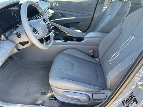 Used 2023 Hyundai Elantra SEL w/ Convenience Package FWD image 5