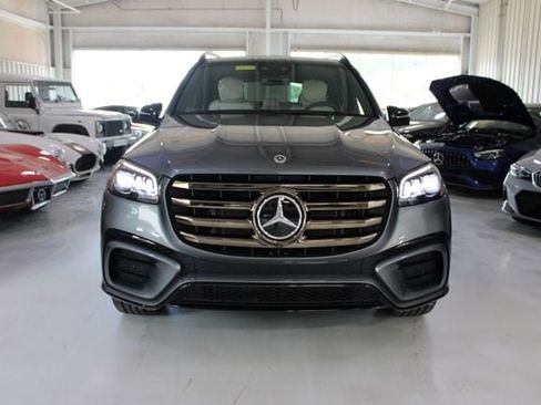 Used 2026 Mercedes-Benz GLS 580 4MATIC image 44