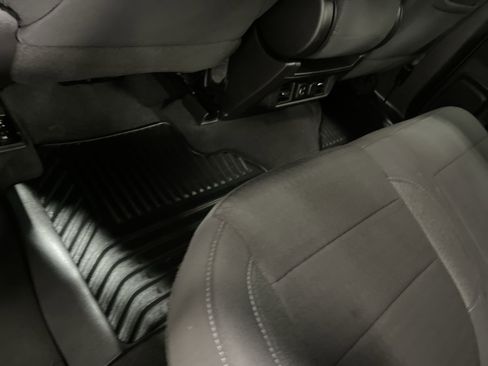 Used 2021 Chevrolet Silverado 1500 LT image 17