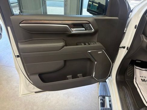 Used 2022 GMC Sierra 1500 SLT w/ SLT Premium Plus Package AWD/4WD image 12