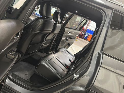 Used 2025 Jeep Grand Cherokee Limited w/ Black Appearance Package AWD/4WD image 28