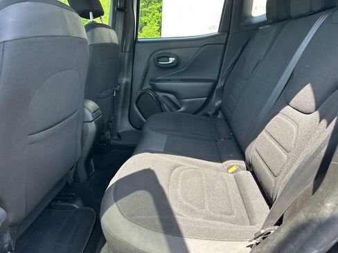 Used 2017 Jeep Renegade Altitude FWD image 21