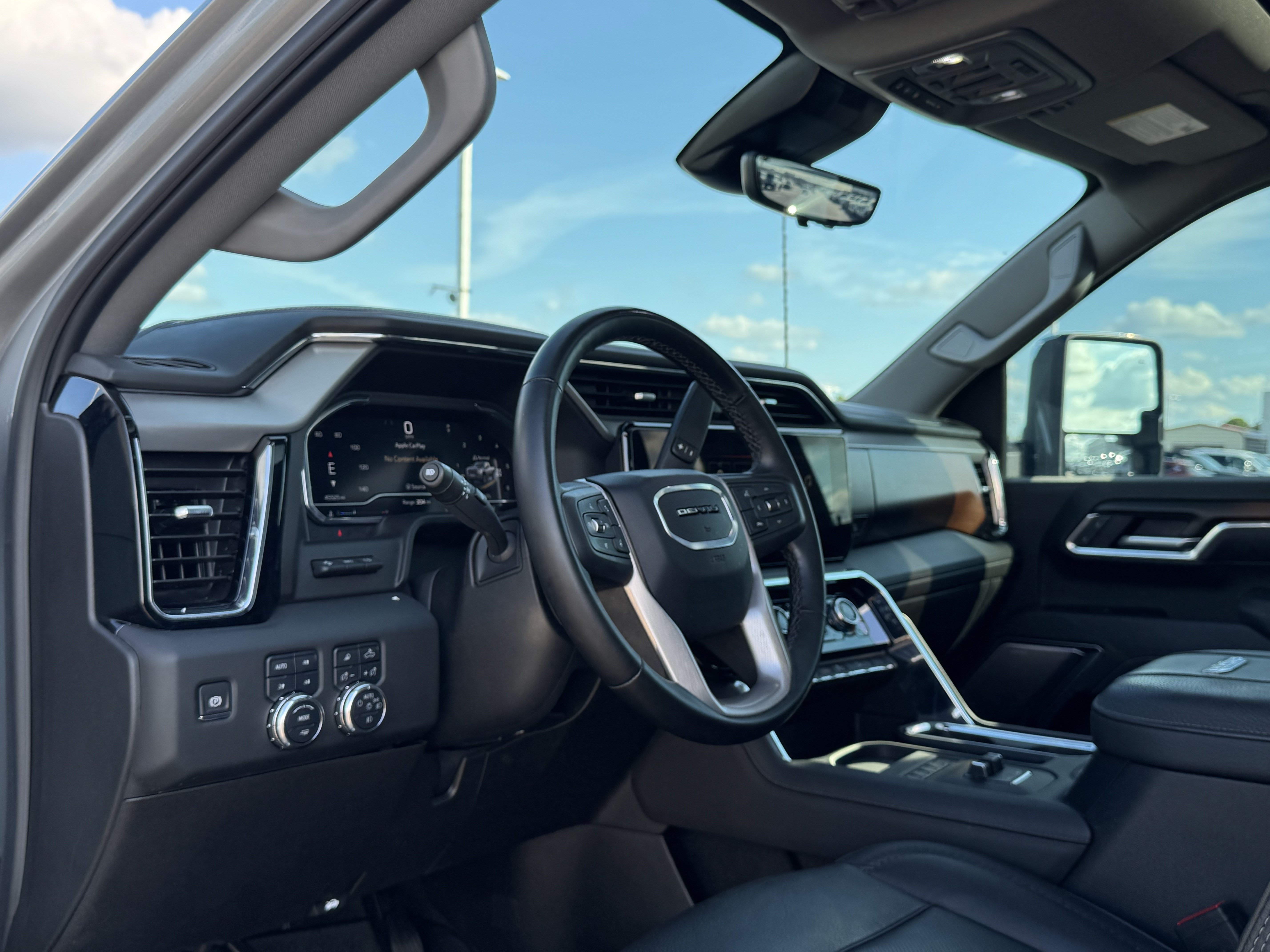 Used 2025 GMC Sierra 2500 Denali w/ Denali Reserve Package AWD/4WD image 17