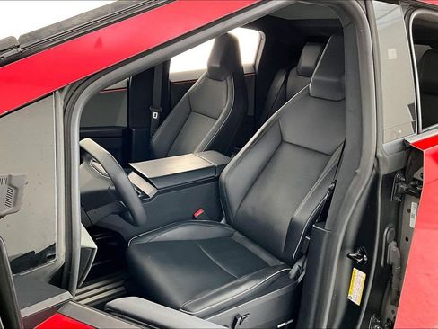Used 2024 Tesla Cybertruck AWD Crew Cab image 28