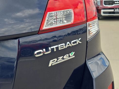 Used 2014 Subaru Outback 2.5i Limited w/ Moonroof Package AWD/4WD image 12
