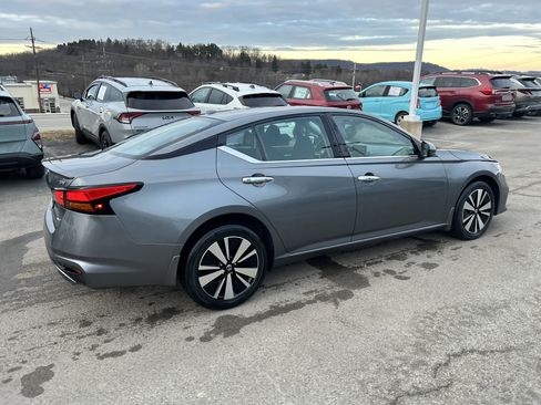 Used 2019 Nissan Altima 2.5 SV image 11