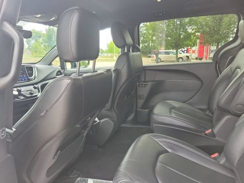 Used 2024 Chrysler Pacifica Limited FWD image 29