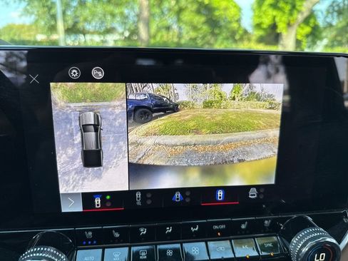 Used 2023 GMC Canyon AT4 w/ AT4 Premium Package image 30