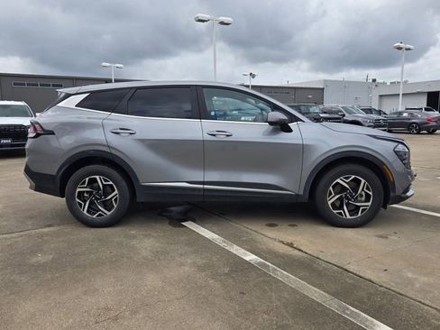 Used 2024 Kia Sportage LX image 4