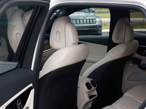 Used 2026 Mercedes-Benz GLC 300 4MATIC image 24