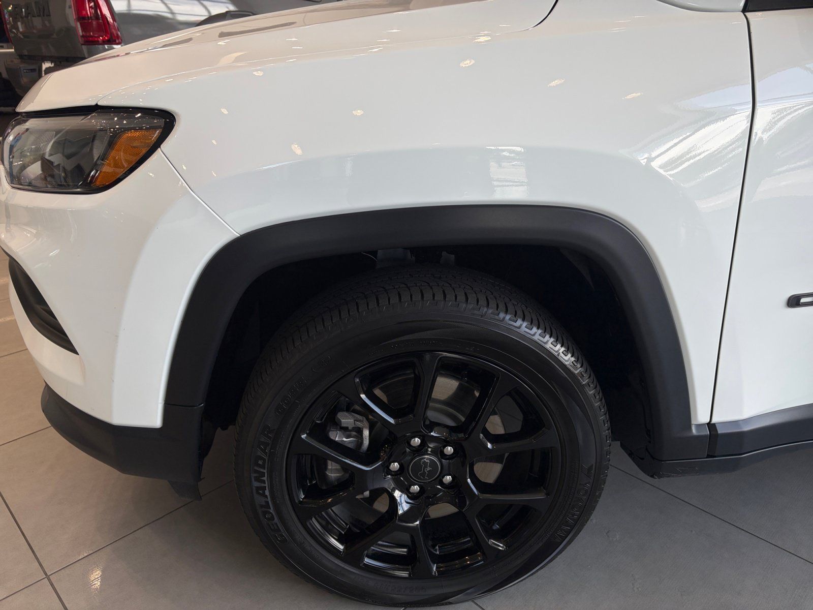 Used 2025 Jeep Compass Latitude w/ Convenience Group AWD/4WD image 10