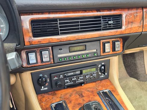 Used 1990 Jaguar XJS V12 Convertible image 23