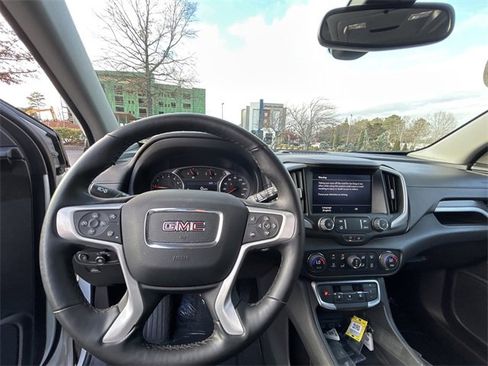 Used 2024 GMC Terrain SLT image 29