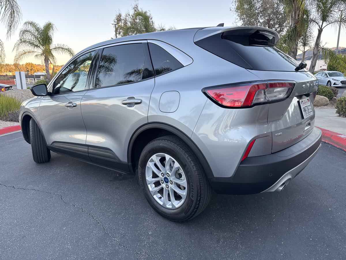 Used 2022 Ford Escape SE FWD image 5