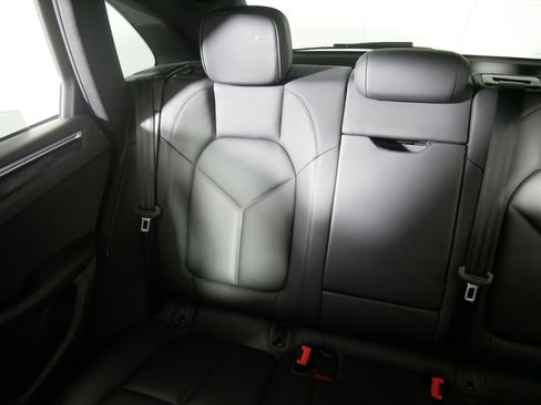 Used 2019 Porsche Macan image 12