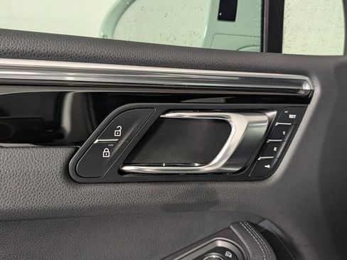 Certified 2022 Porsche Macan AWD/4WD image 26