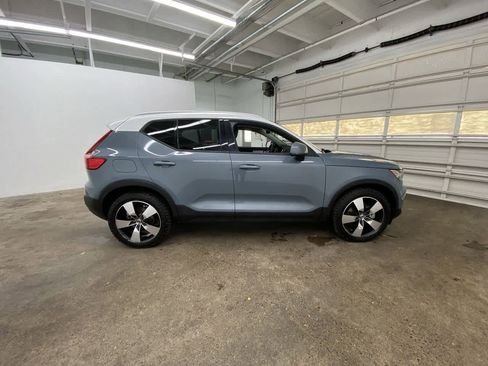 Used 2020 Volvo XC40 T5 Momentum w/ Protection Package Premier image 7