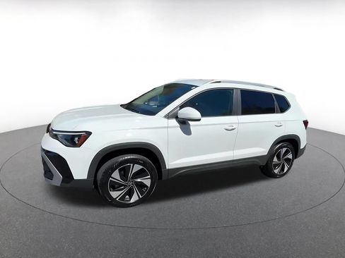 Used 2026 Volkswagen Taos SE AWD/4WD image 6