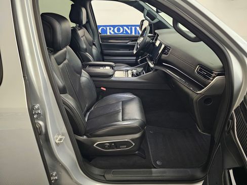 Used 2024 Jeep Wagoneer L 4WD image 34