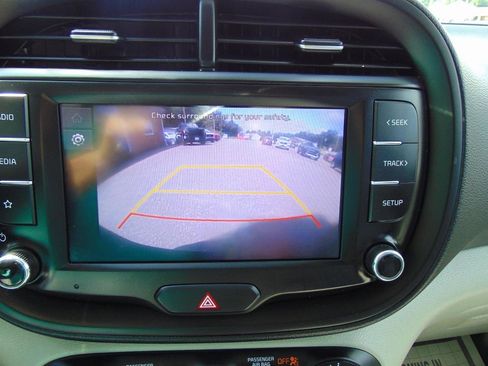 Used 2022 Kia Soul LX image 22