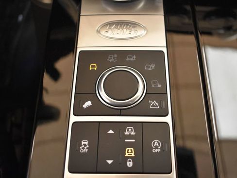 Used 2020 Land Rover Discovery HSE image 31