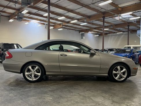 Used 2004 Mercedes-Benz CLK 320 Coupe image 9