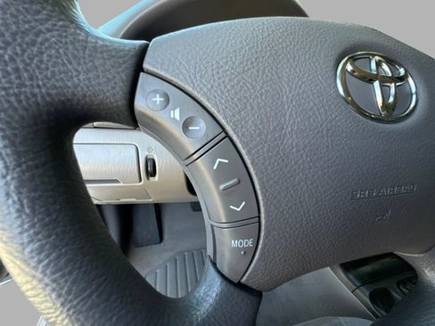 Used 2005 Toyota Camry LE FWD image 24