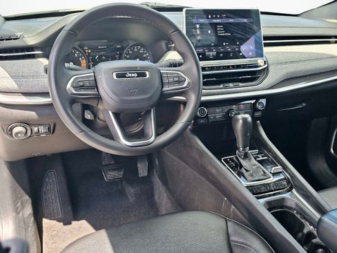 Used 2024 Jeep Compass Latitude AWD/4WD image 32