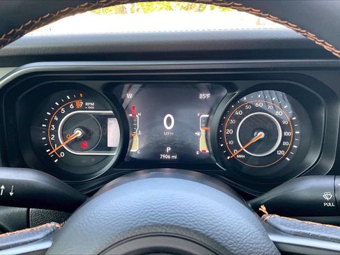 Certified 2025 Jeep Gladiator Mojave w/ Convenience Group AWD/4WD image 10