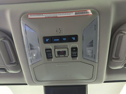 Used 2022 Toyota RAV4 XLE Premium image 29