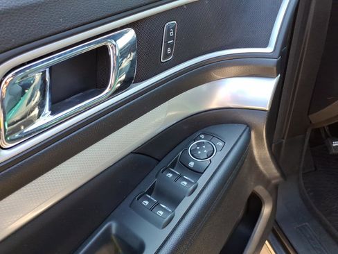 Certified 2017 Ford Explorer XLT w/ Equipment Group 202A AWD/4WD image 15