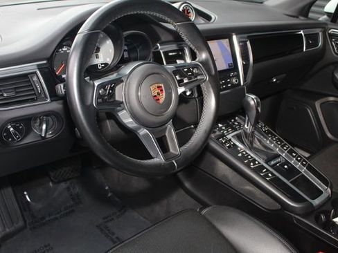 Used 2017 Porsche Macan S image 4