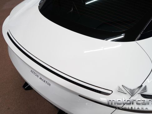 Used 2018 Aston Martin DB11 Coupe image 18