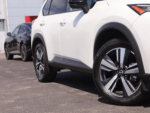 Certified 2025 Nissan Rogue SL w/ SL Premium Package FWD image 3