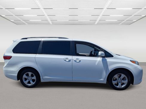 Used 2017 Toyota Sienna LE FWD image 6