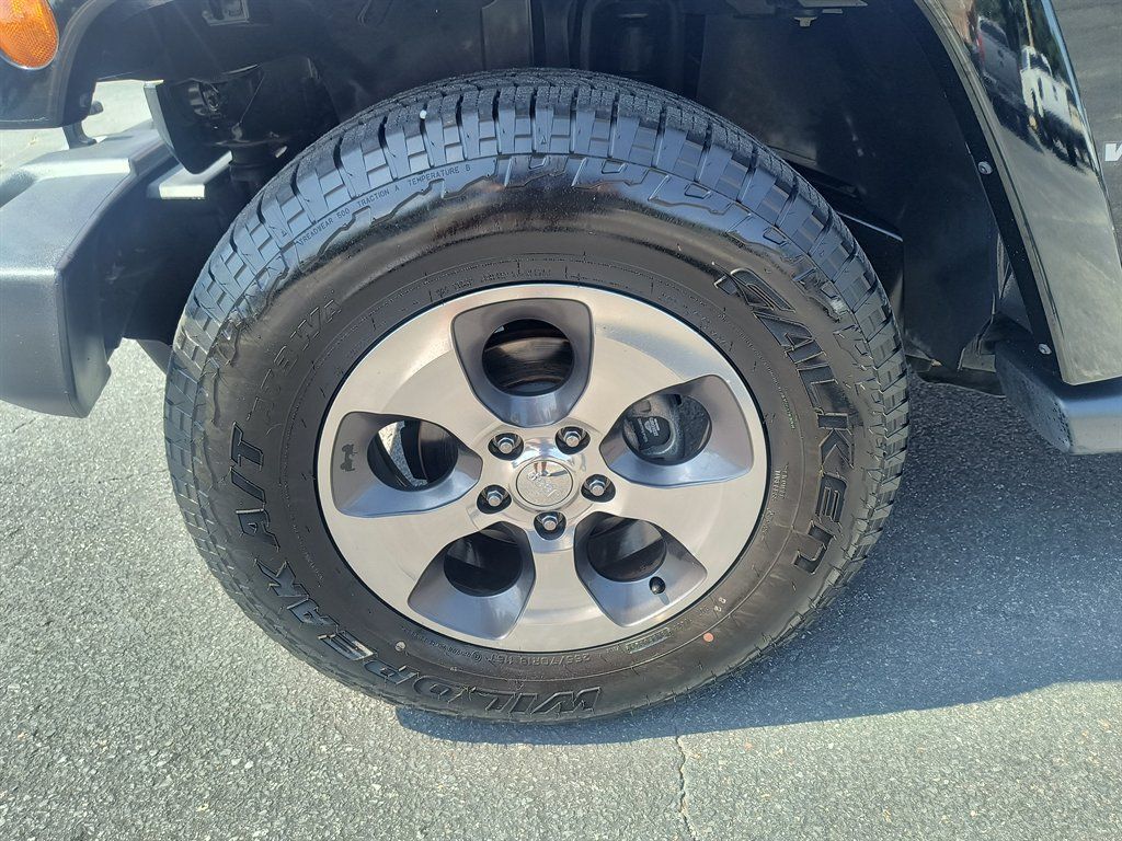 Used 2017 Jeep Wrangler Unlimited Sahara w/ Max Tow Package AWD/4WD image 9