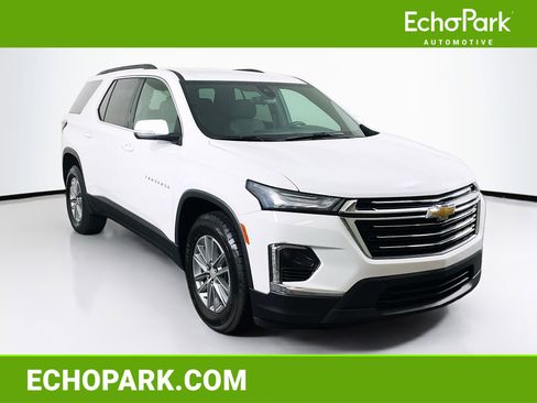 Used 2023 Chevrolet Traverse LT image 1