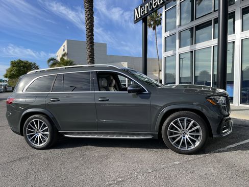 New 2026 Mercedes-Benz GLS 580 4MATIC image 9