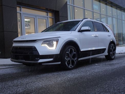 Used 2023 Kia Niro EX Touring image 1