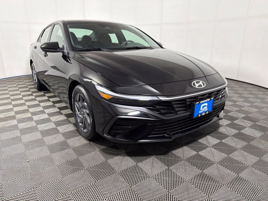 Used 2024 Hyundai Elantra SEL FWD image 2