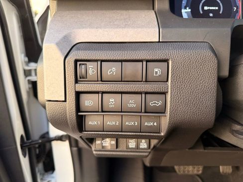 Used 2025 Toyota Tacoma Trailhunter image 19