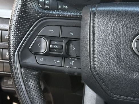 Used 2025 Toyota Tacoma SR5 AWD/4WD image 15