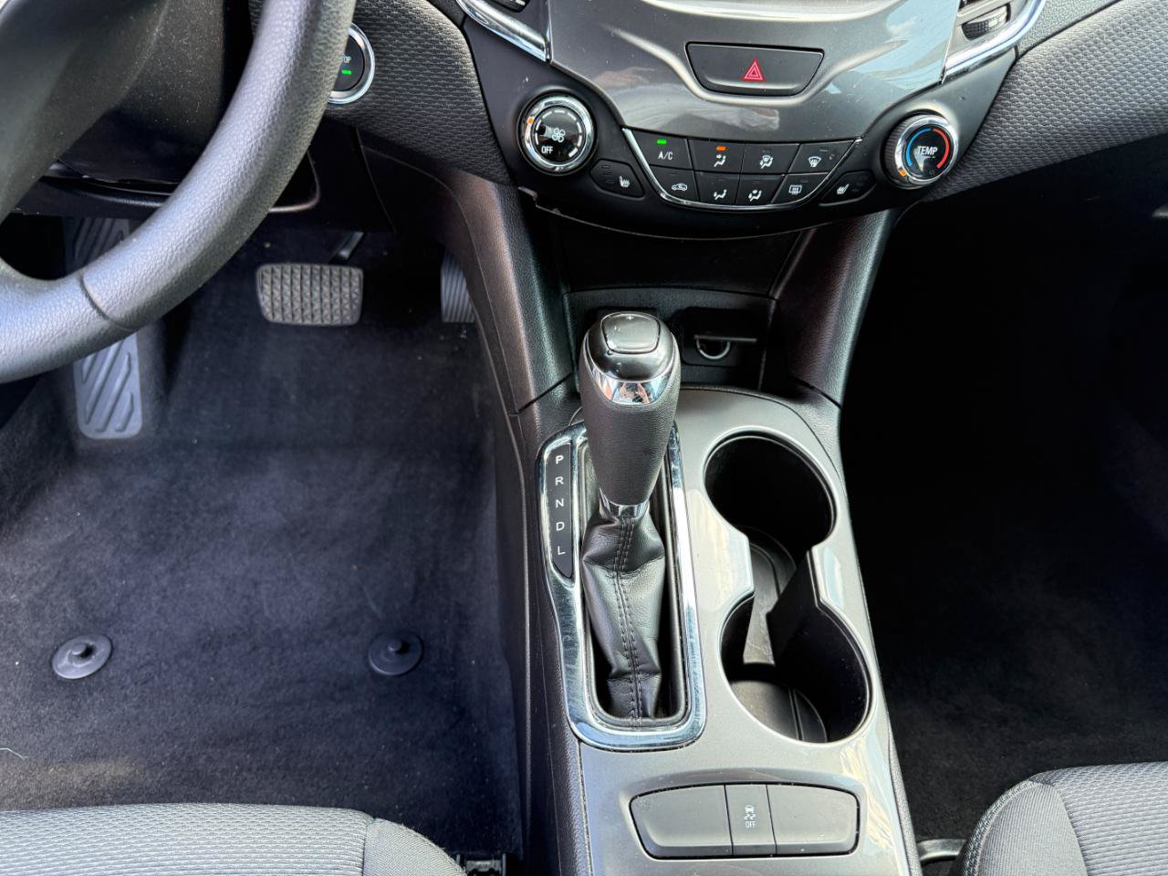 Used 2018 Chevrolet Cruze LT w/ Convenience Package FWD image 20