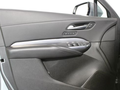 Used 2024 Cadillac XT4 Premium Luxury image 6